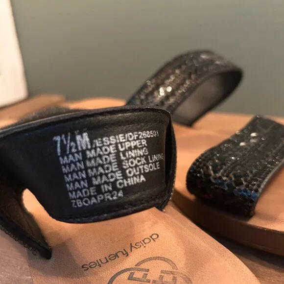 Daisy Fuentes Womens Black Slip On Open Toe Sandals Size 7.5M - Picture 7 of 8